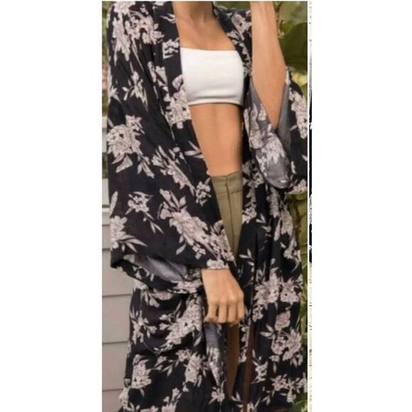 Spiritual Gangster Black floral print one size Kimono, NWOT, OS - Picture 1 of 9